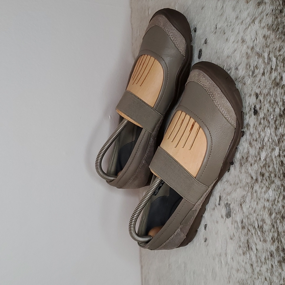 Keen Mary Jane Closed Toe Shoes Womens 9 Brown Tan